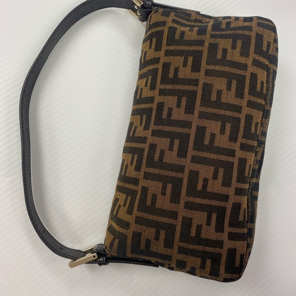 AUTHENTIC FENDI ZUCCA CLASSIC BAGUETTE - Picture 4 of 14